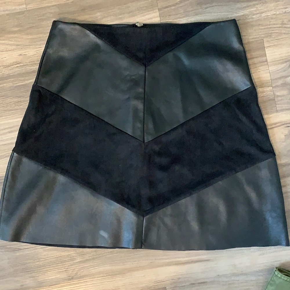 Design lab lord & Taylor Velvet and leather skirt
